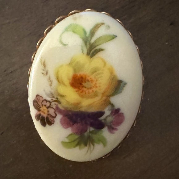 Vintage Estate Womens Glass Floral Brooch Pin Statement Piece Metal Back 1.7” - Picture 7 of 7